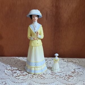 Avon 1980 Presidents Club Albee Award  Porcelain Figurine Duo